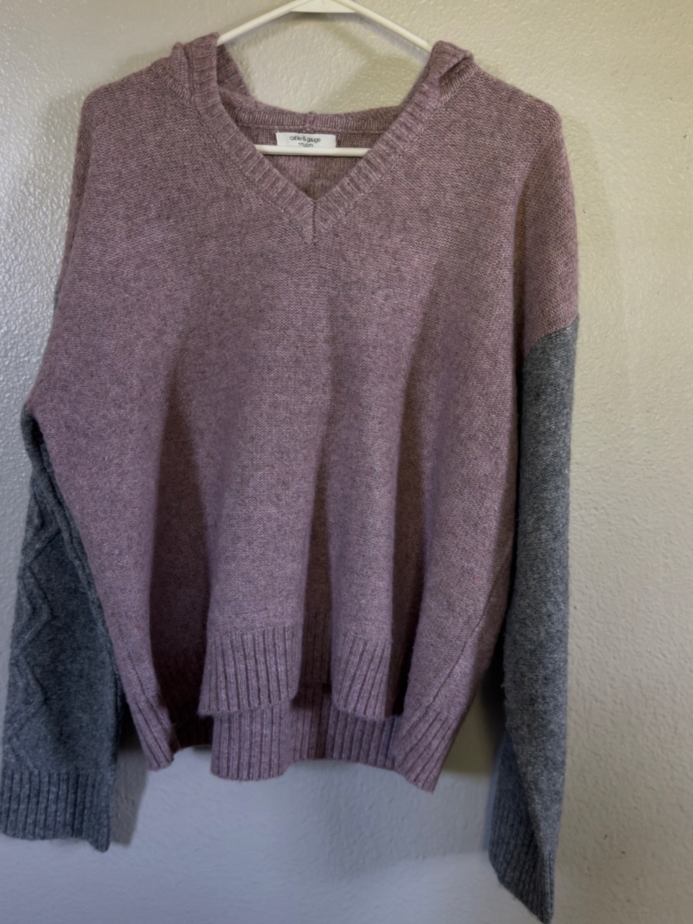 Cable & Gauge Color Block Hooded Sweater in Pink & Gray size L